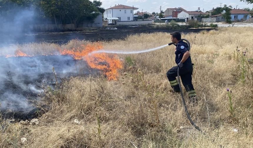 Eskişehir'de bir mahallede aynı anda iki yangın