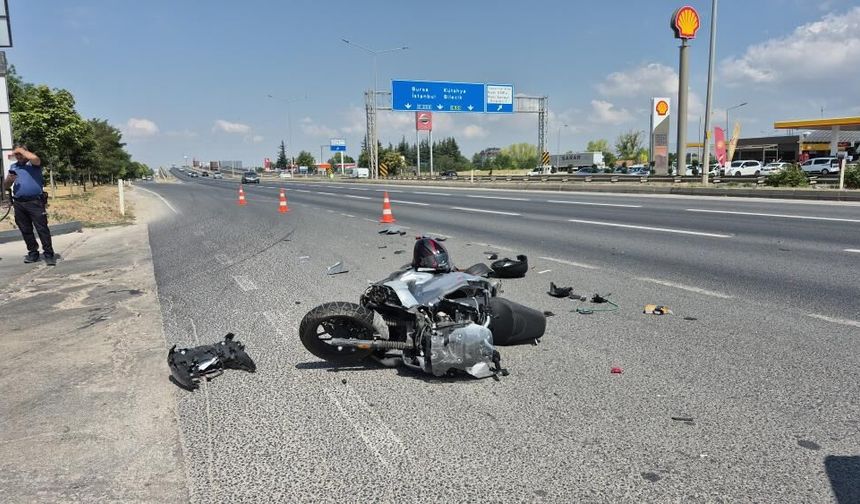 Eskişehir'de otomobile arkadan çarpan motosikletli yaralandı