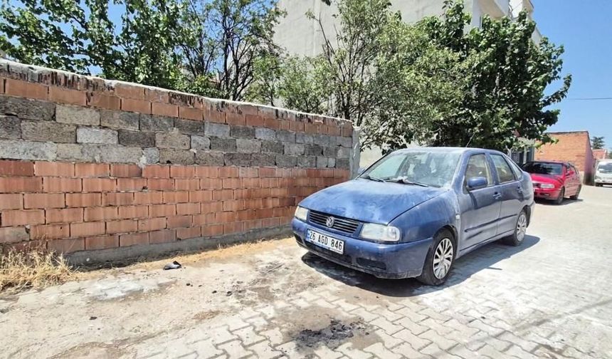Eskişehir'de otomobil yangını büyümeden kontrol altına alındı