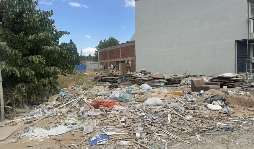 Baksan Sanayi Sitesi’nde moloz tepkisi: Boş arazi atık alanına döndü