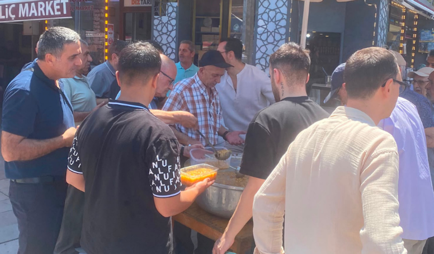 Odunpazarı esnafından geleneksel aşure ikramı