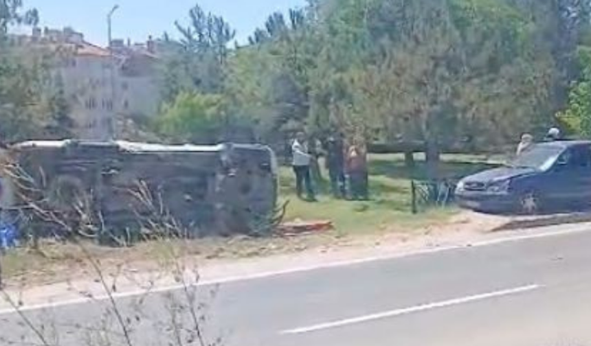 Eskişehir'de kontrolden çıkan otomobil ters döndü