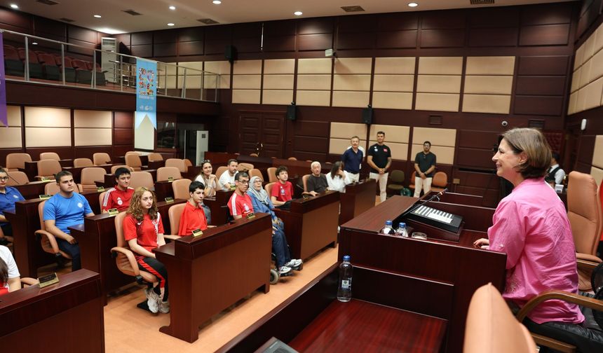 Başkan Ünlüce, şampiyon sporcuları ağırladı