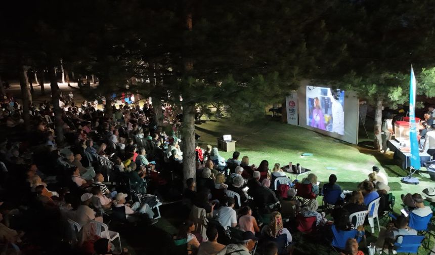Büyükşehir’den yaz akşamlarına Yeşilçam dokunuşu: Açık hava sinema geceleri devam ediyor