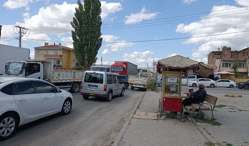 Eskişehir’de o noktada trafik çilesi: Girişi kolay, çıkışı çile!