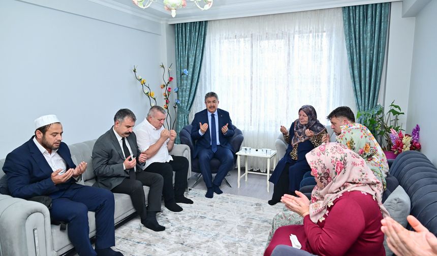 Vali Yılmaz, Merhum Kıbrıs Gazisi Tınmaz'ın ailesine taziye ziyaretinde bulundu