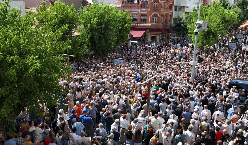 Mehmet Göktekin yazdı: Özgür Özel’in Eskişehir’deki gövde gösterisi…