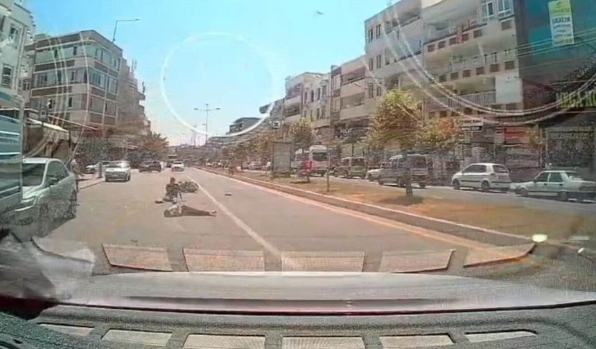 Otomobile arkadan çarpıp havada taklalar attılar: 1’i ağır 2 yaralı