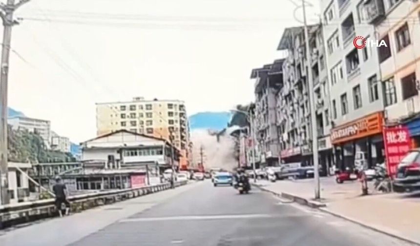 Çin'de heyelan faciası böyle görüntülendi