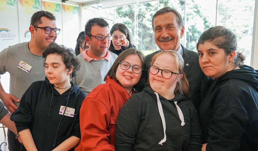 Gökkuşağı Kafe 15 yıldır özel gereksinimli bireylerin hayatına dokunuyor