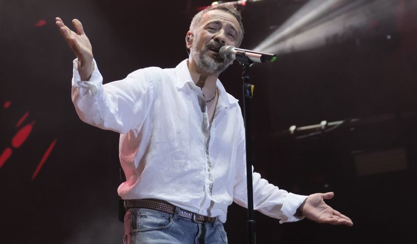 Resul Dindar ve Uğur Işılık Sivrihisar'da unutulmaz bir gece yaşattı