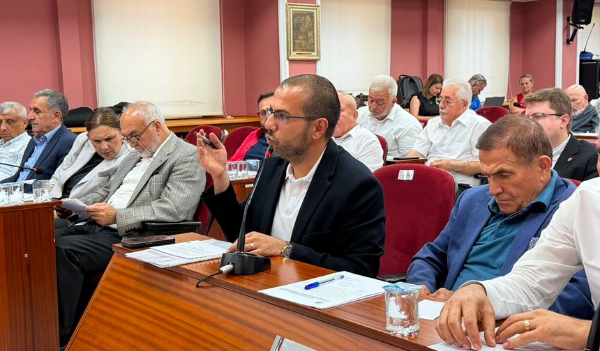 CHP’li meclis üyelerinden Eskişehirspor’a kombine desteği