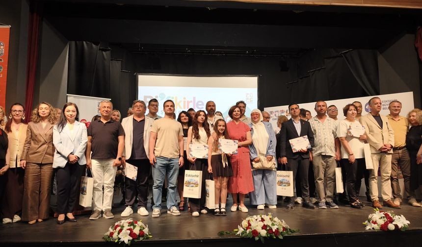 Eskişehir’in geleceğini halk şekillendiriyor: "Bi’Fikirle Eskişehir" projeleri sahiplerine teşekkür belgesi