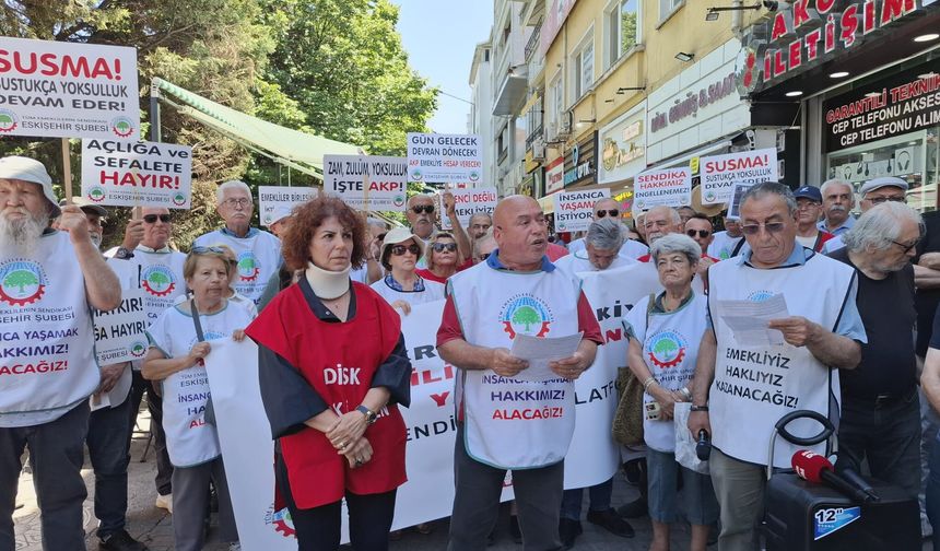 Eskişehir'de emeklilerden enflasyon tepkisi: "TÜİK'in rakamları mutfaktaki yangını gizleyemez"