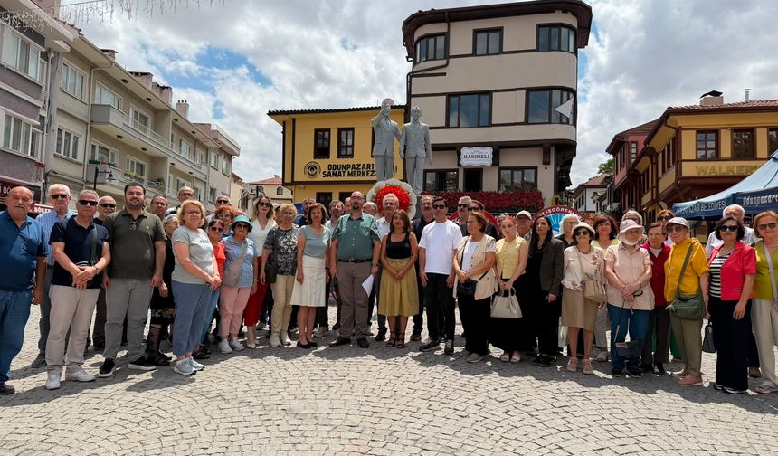 Eskişehir’de Lozan’ın 103. yılı dolayısıyla Atatürk Anıtı’na çelenk sunuldu