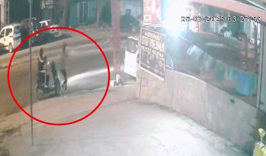 Motosikletle gelerek oto yıkamayı kurşunlayan çete üyelerinin maskesi düştü