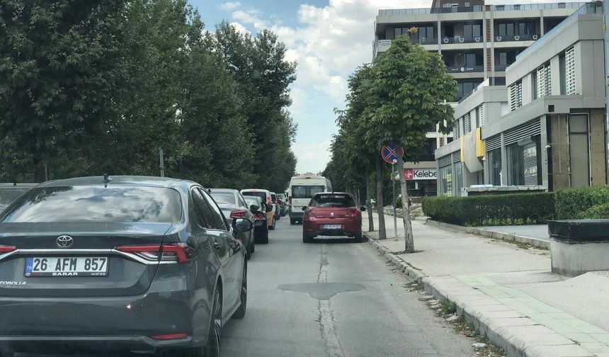 Eskişehir’de trafiği kilitleyen alışkanlık: Dörtlü çilesi bitmiyor