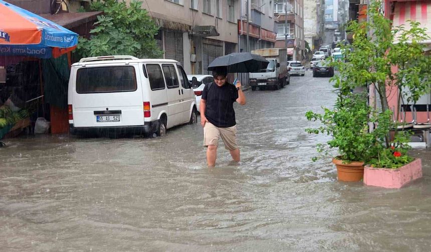 Samsun sağanağa teslim: Canik’te yollar göle döndü