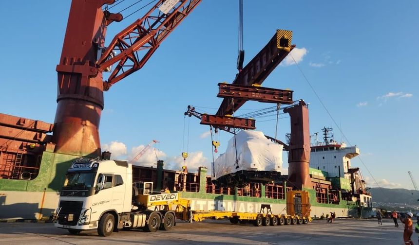 Eskişehir'de üretilen DE 10000 manevra lokomotifleri Tanzanya'ya uğurlandı
