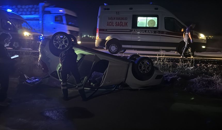 Eskişehir'de 'çarpıp kaçtı' iddiası: Takla atan otomobildeki 2 kişi yaralı