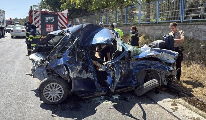 Eskişehir'de 3 aracın karıştığı feci kazada 1 ölü, 1 ağır yaralı