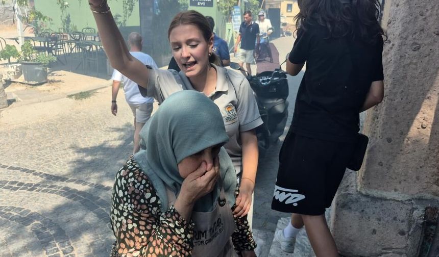 Eskişehir'de tarihi bölgede çıkan yangının dumanı sebebiyle vatandaşlar zor anlar yaşadı