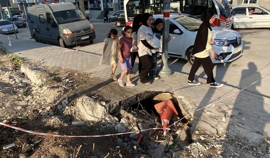 Eskişehir’de kaldırımda oluşan göçükler kazaya davetiye çıkarıyor