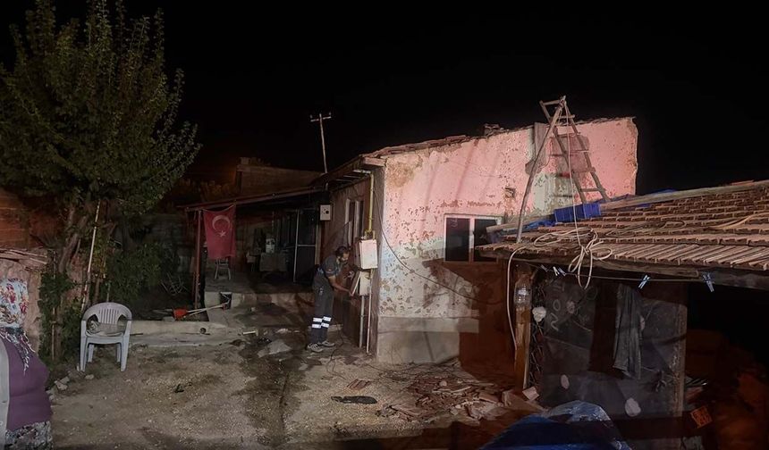 Tek başına yaşayan 78 yaşındaki adamın ocakta unuttuğu yemek evi kül etti