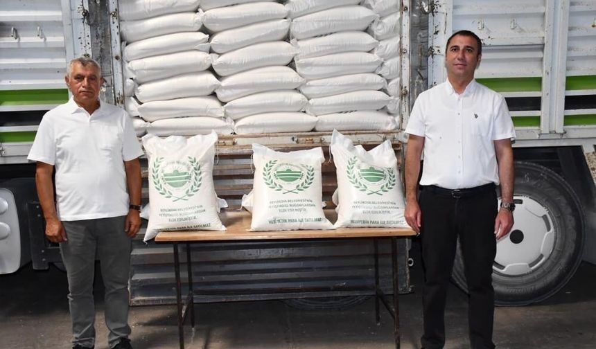 Beylikova Belediyesi'nin ürettiği buğdaylar un oldu: Vatandaşa 700 çuval un dağıtıldı
