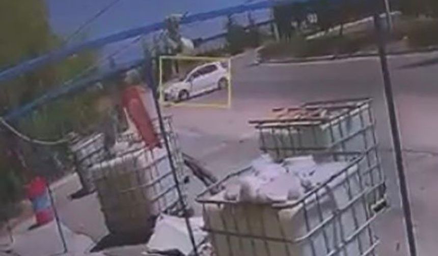 Eskişehir virajı alamayan otomobil dükkana daldı