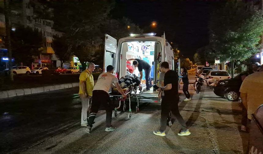 Eskişehir’de refüj sulaması kazaya neden oldu: Kurye yaralandı