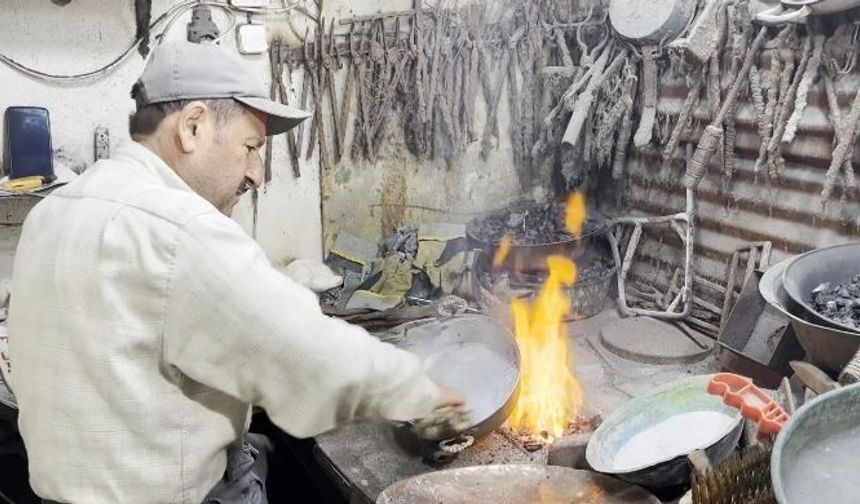 Eskişehir'de 50 yıldır ateşin başında: Kalaycılığın son ustası