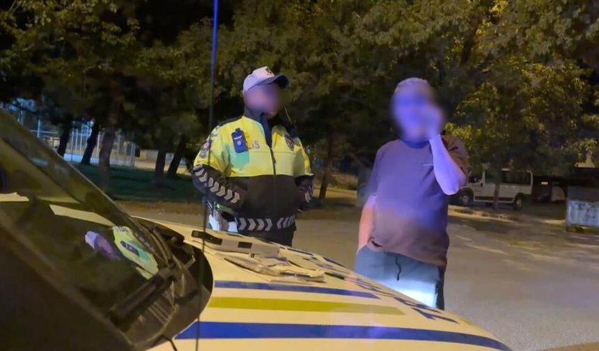 Eskişehir'de alkollü sürücüden şaşırtan hareket: Polis aracının direksiyonuna yöneldi