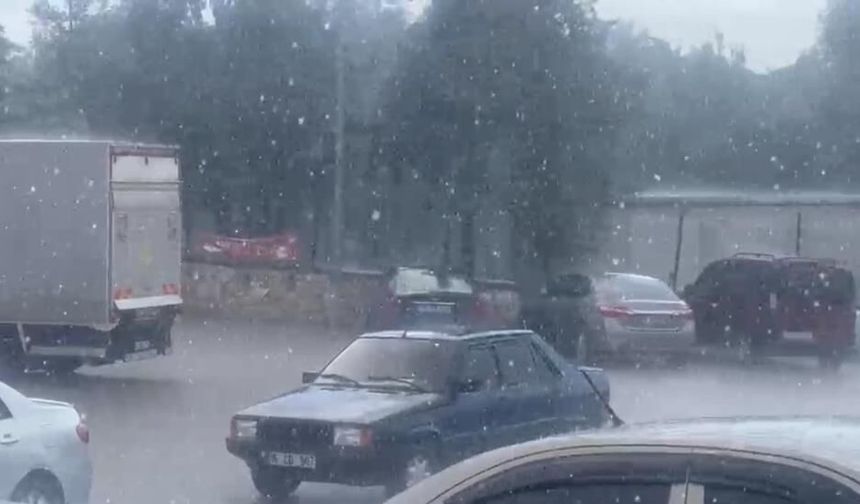 Sivrihisar’da sağanak yağmur etkili oldu