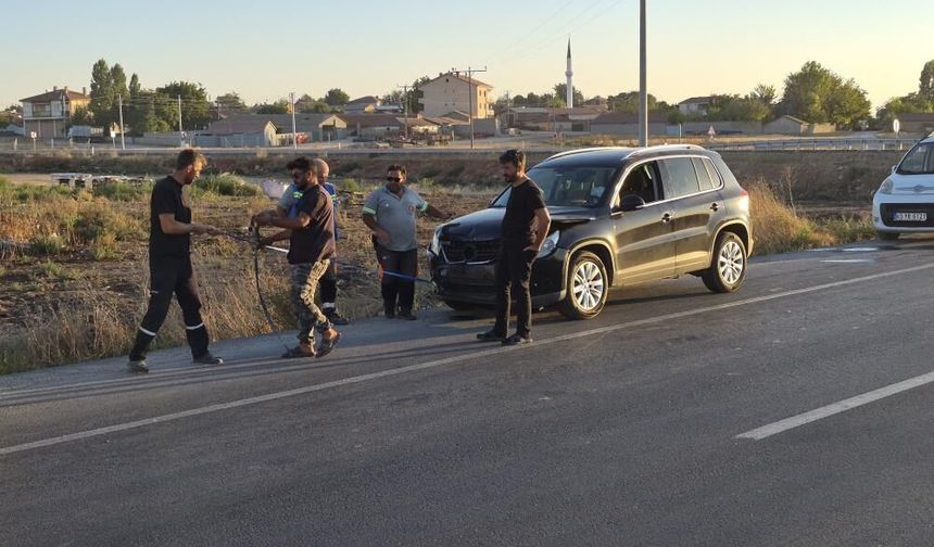 Eskişehir'de iki araç kavşakta çarpıştı: 3 yaralı