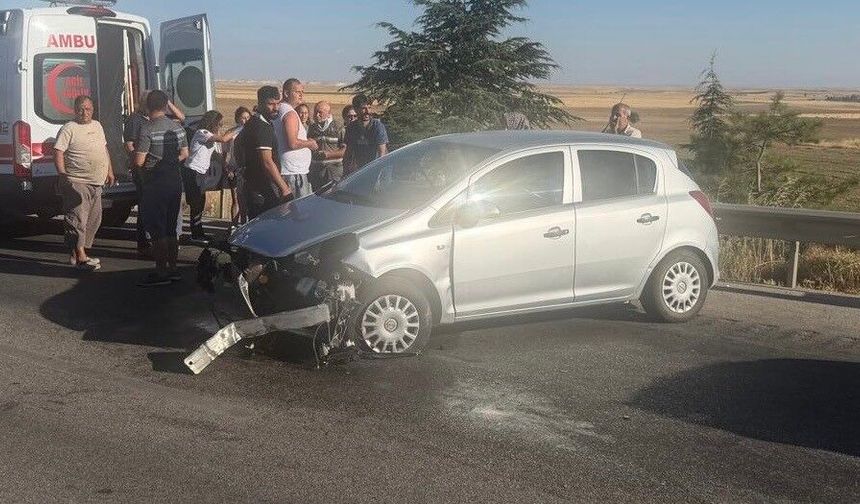 Eskişehir-Ankara yolunda otomobil bariyerlere çarptı: 1'i çocuk 3 yaralı