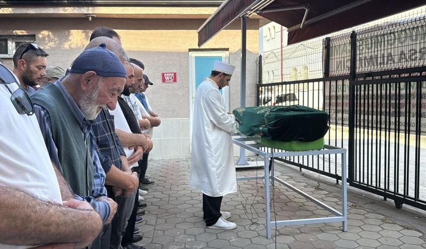 Eskişehir'de arkadaşı tarafından bıçaklanarak öldürülen esnaf son yolculuğuna uğurlandı