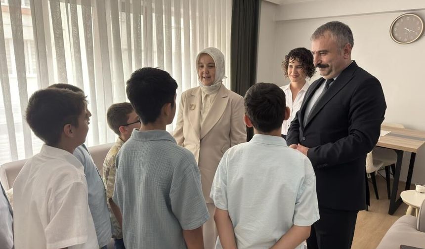 Bakan Yardımcısı Leman Yenigün Eskişehir’de çocuklar ve koruyucu aileyle buluştu