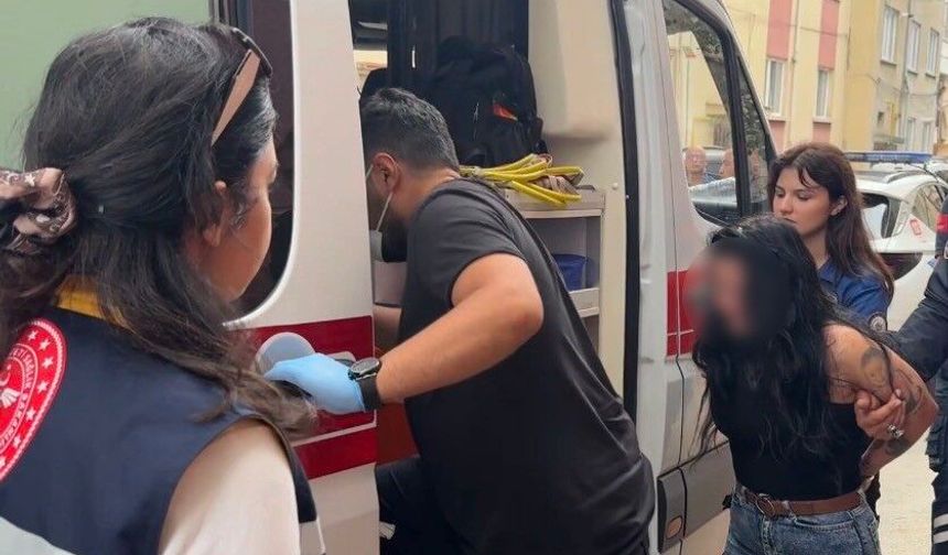 Eskişehir’de korku dolu anlar: Sinir krizi geçiren kadın apartmana çekiçle zarar verdi
