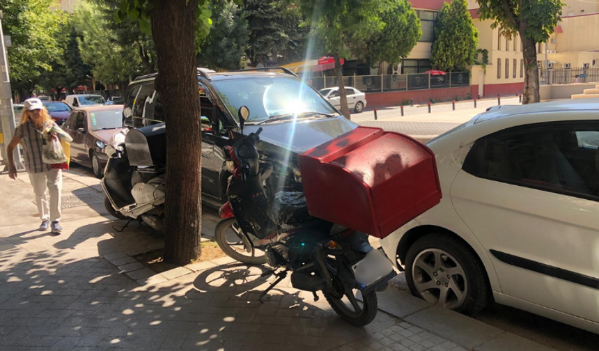 Eskişehir'de kaldırımlar motosikletlerin otoparkına döndü
