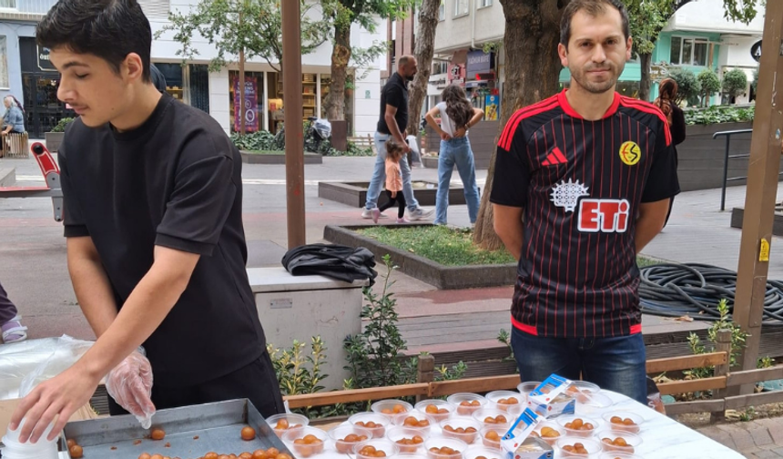 Eskişehir’de 30 Ağustos Zafer Bayramı’nda şehitler ve gaziler için hayır lokması dağıtıldı