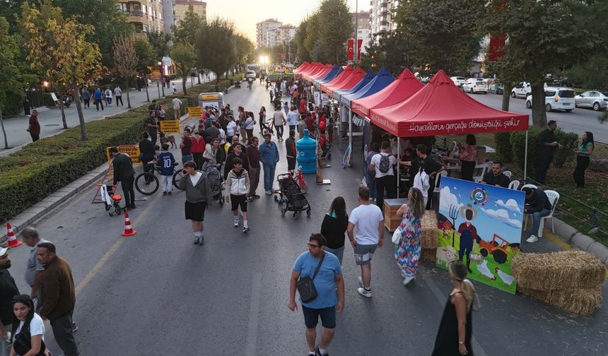 Eskişehir’de Arabasız Pazar coşkusu: Araçlara kapandı, eğlence başladı
