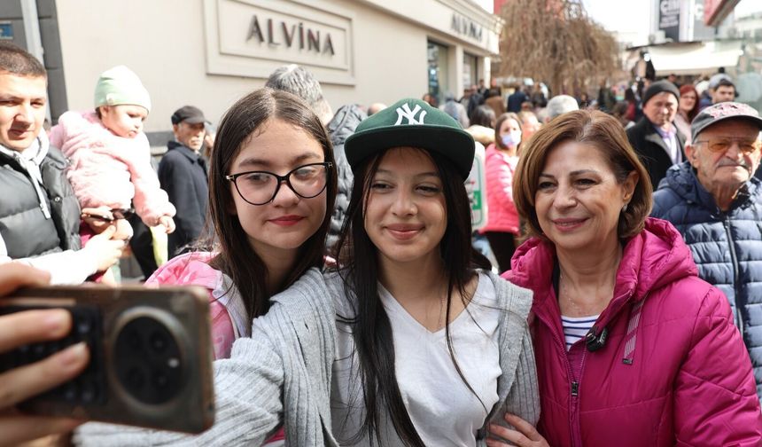 Başkan Ünlüce gençlere seslendi: “Eskişehir’imize hoş geldiniz”