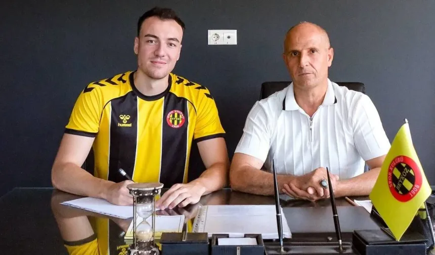 Onur Arı imzaladı