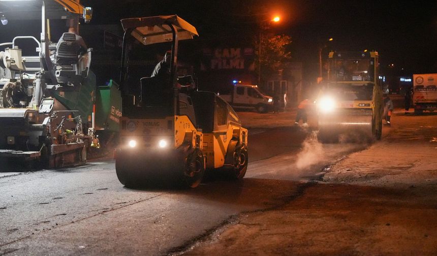 Büyükşehir gece mesaisine devam ediyor: 2. Arabacılar Caddesi’nde yollar yenileniyor