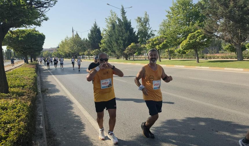 LÖSEV Gönüllüleri Eskişehir Yarı Maratonu’nda Lösemili Çocuklar İçin Koştu: “Biz Koşalım, Onlar Yaşasın”