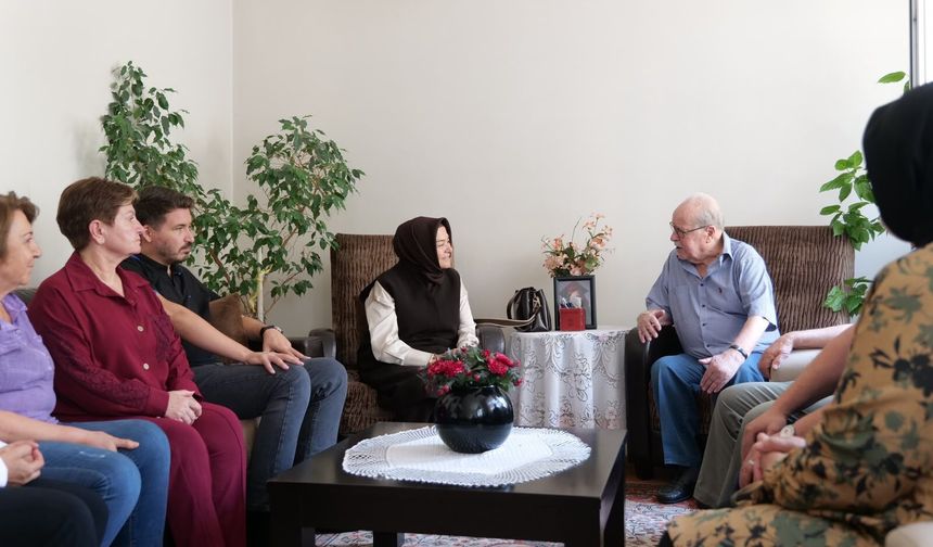 AK Parti Eskişehir Milletvekili Gürcan, Odunpazarı’nda üyelerin hanelerine konuk oldu