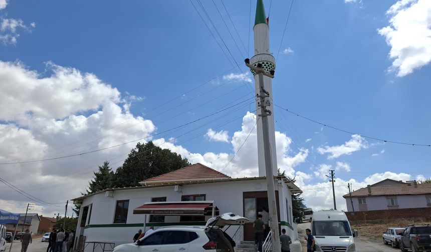 Eskişehir’de yıldırım düşmesi sonucu minaresi yıkılmıştı: O cami yeniden ibadete açıldı