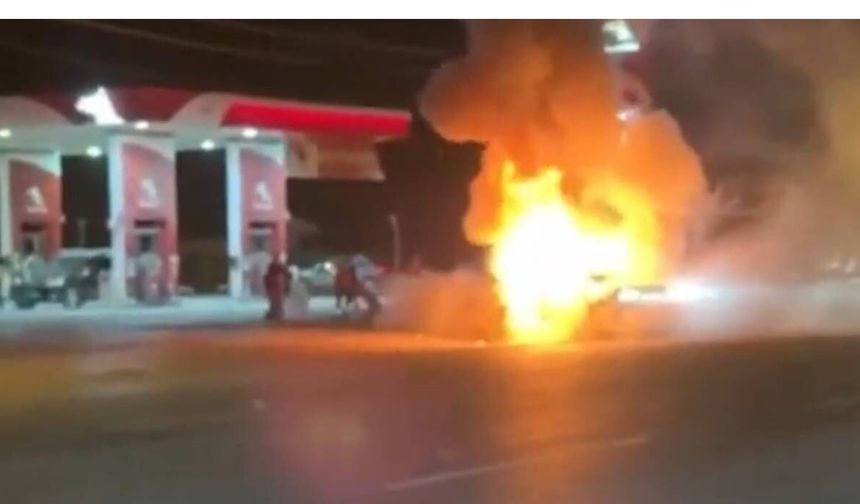 Yanan otomobilde yaralanan 2 çocuk Van’a sevk edildi