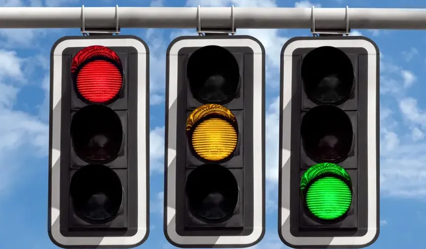 Trafik ışıkları neden kırmızı, sarı ve yeşil?